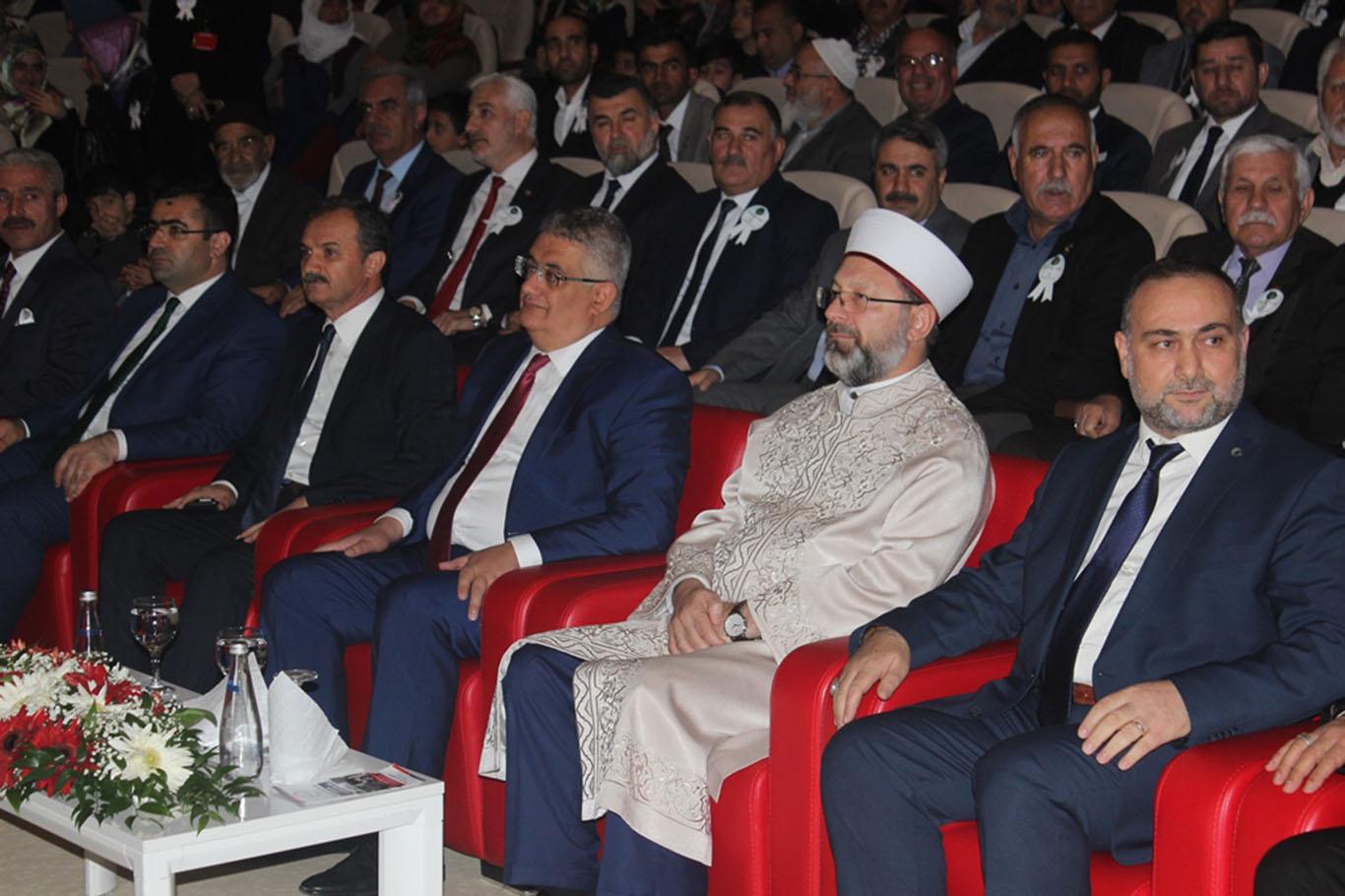 Diyanet İşleri Başkanı Erbaş: İnsanoğluna verilen en büyük nimet İslam'dır Diyanet İşleri Başkanı Erbaş: İnsanoğluna verilen en büyük nimet İslam'dır